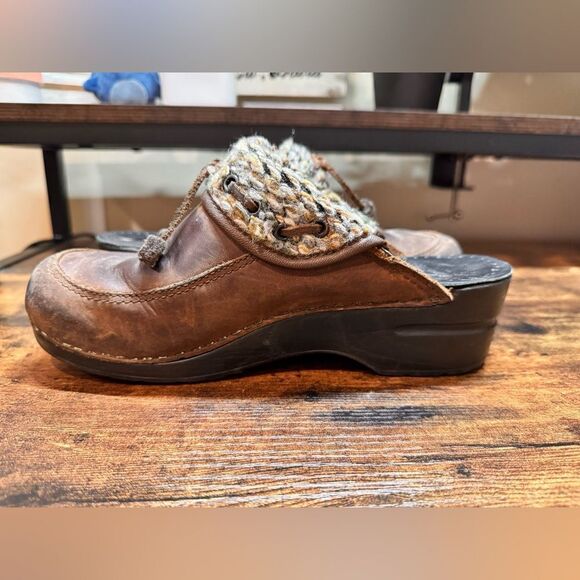 Dansko Brown Leather Knit Clogs Size 39EU (8.5/9US) - Picture 4 of 14